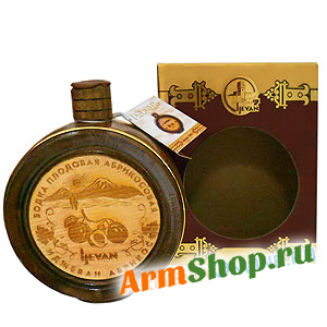 Абрикосовая водка 0,7 л 50% в деревянной бочке "Иджеванский ВКЗ"